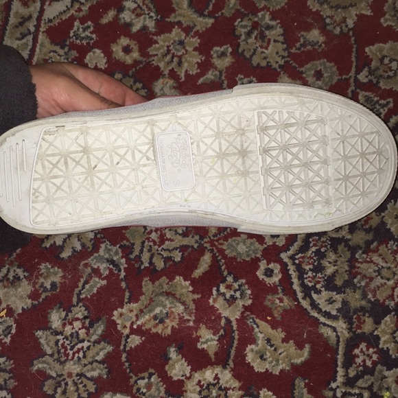 Tennis shoes - Picture 2 of 3